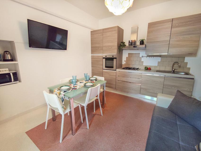 Casa Chiara In Centro Con Corte Privata Сан-Бенедетто-дель-Тронто Экстерьер фото