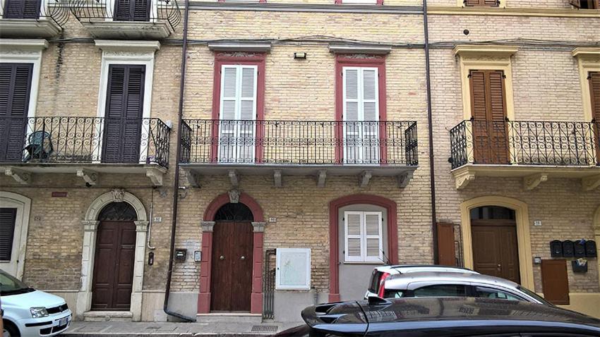 Casa Chiara In Centro Con Corte Privata Сан-Бенедетто-дель-Тронто Экстерьер фото