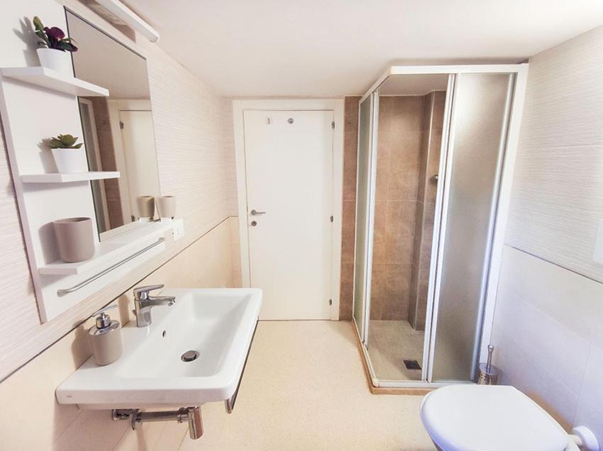 Casa Chiara In Centro Con Corte Privata Сан-Бенедетто-дель-Тронто Экстерьер фото
