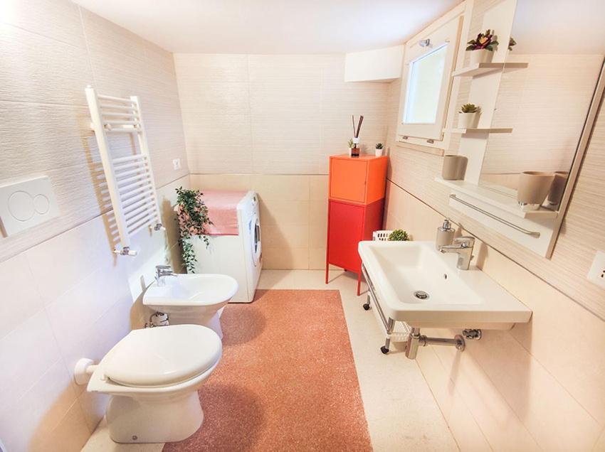 Casa Chiara In Centro Con Corte Privata Сан-Бенедетто-дель-Тронто Экстерьер фото
